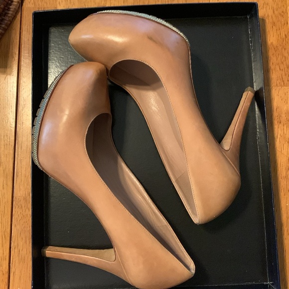 Alejandro Ingelmo Italian, tan leather platfrom heels. - Picture 5 of 8